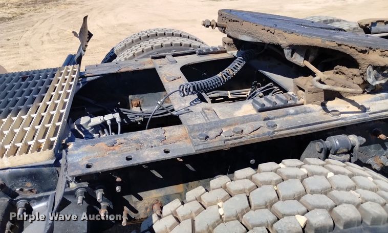 image for item DK8831 2006 Mack CXN613 semi truck