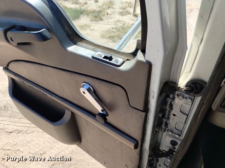 image for item DK8831 2006 Mack CXN613 semi truck