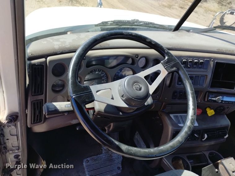 image for item DK8831 2006 Mack CXN613 semi truck