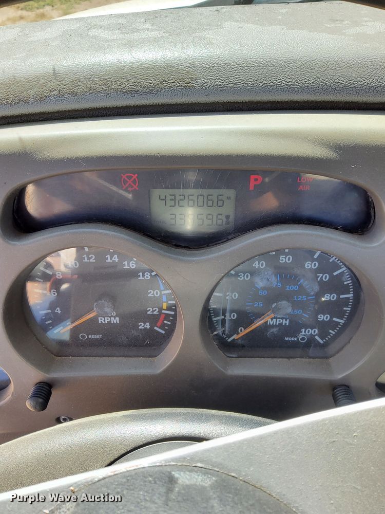 image for item DK8831 2006 Mack CXN613 semi truck