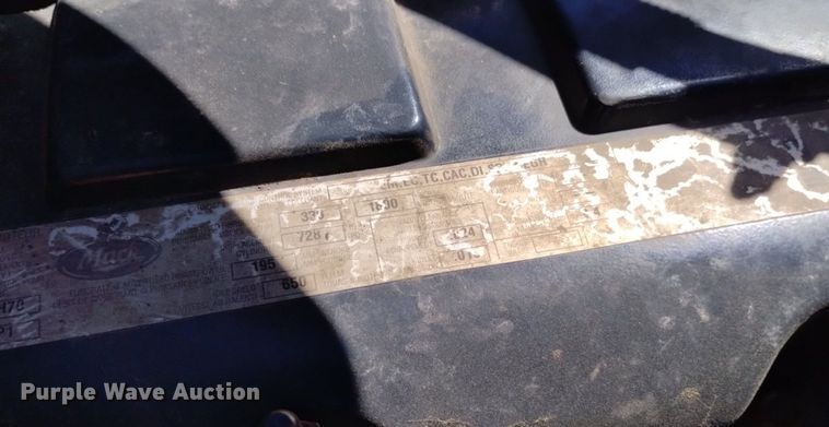 image for item DK8831 2006 Mack CXN613 semi truck