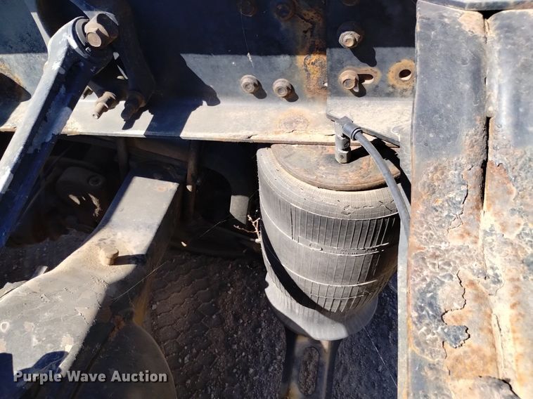 image for item DK8831 2006 Mack CXN613 semi truck