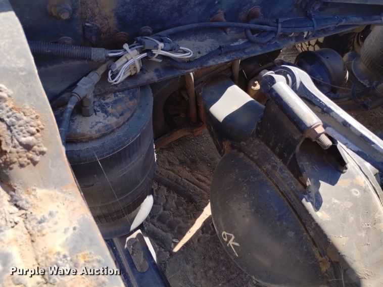 image for item DK8831 2006 Mack CXN613 semi truck