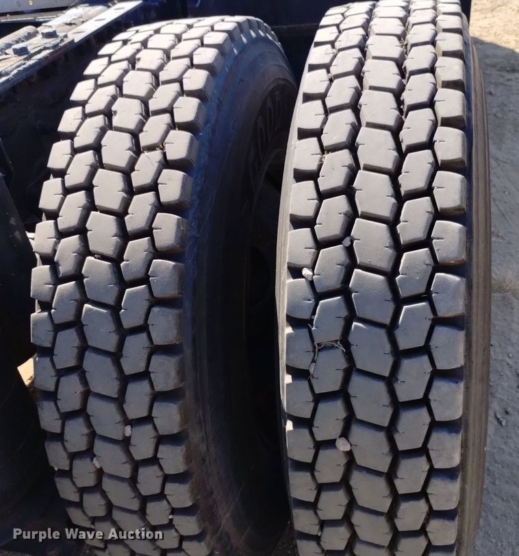 image for item DK8831 2006 Mack CXN613 semi truck