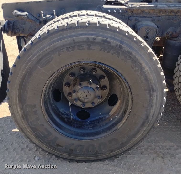 image for item DK8831 2006 Mack CXN613 semi truck