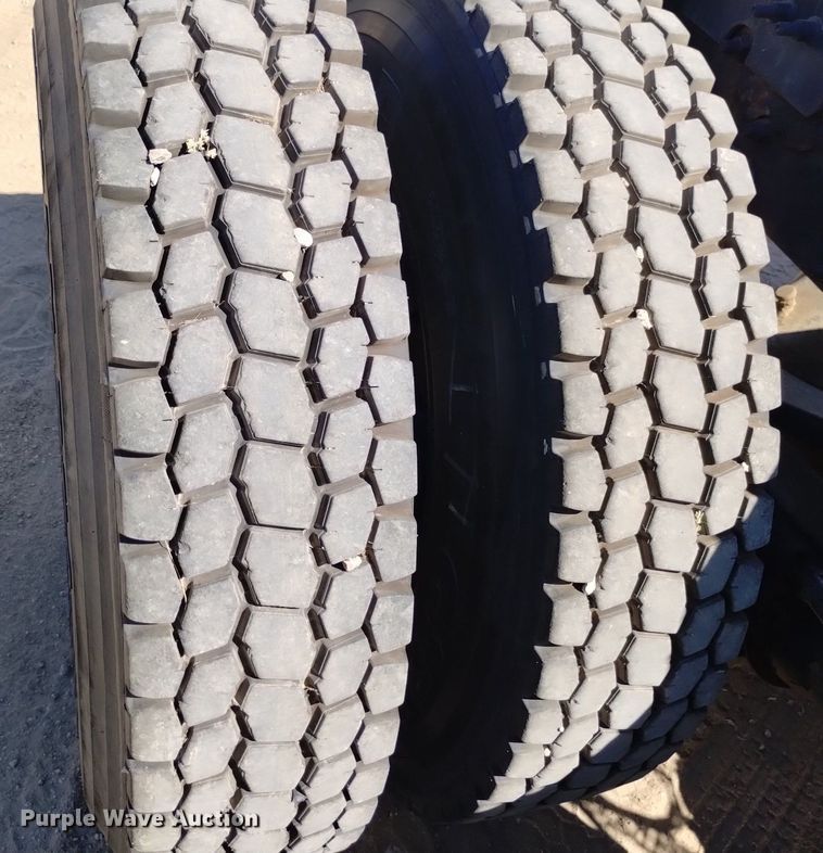 image for item DK8831 2006 Mack CXN613 semi truck