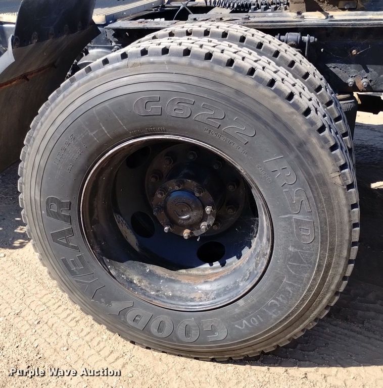 image for item DK8831 2006 Mack CXN613 semi truck