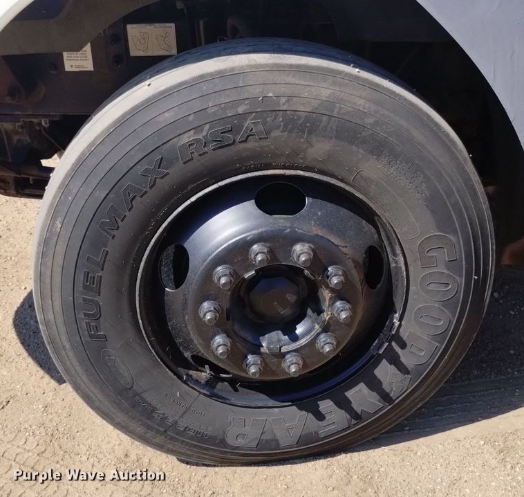 image for item DK8831 2006 Mack CXN613 semi truck