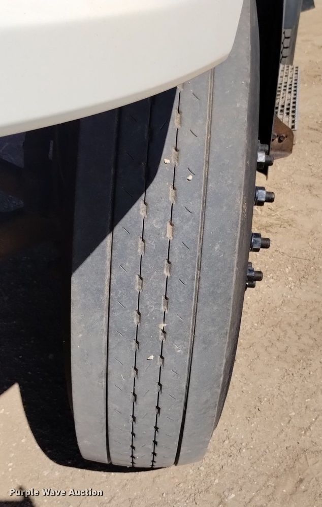 image for item DK8831 2006 Mack CXN613 semi truck