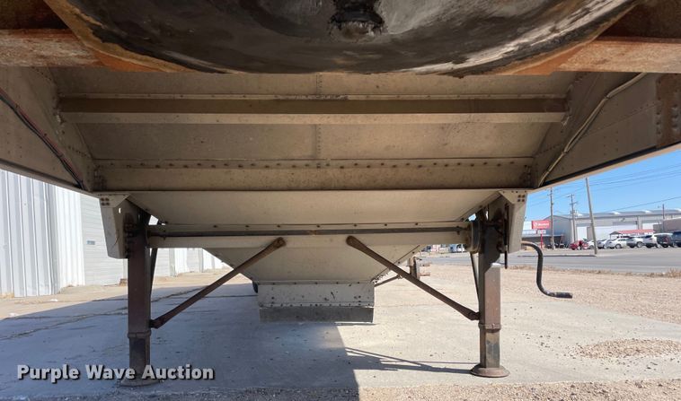 image for item DM2706 2007 Cornhusker 800ALSSR-53006-5859 grain trailer