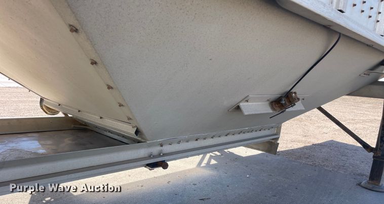 image for item DM2706 2007 Cornhusker 800ALSSR-53006-5859 grain trailer