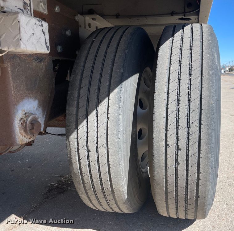 image for item DM2706 2007 Cornhusker 800ALSSR-53006-5859 grain trailer