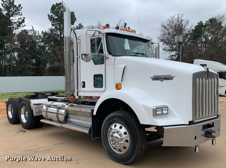 image for item DM7767 2009 Kenworth T800 semi truck