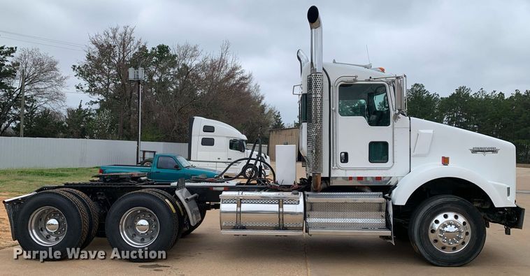 image for item DM7767 2009 Kenworth T800 semi truck