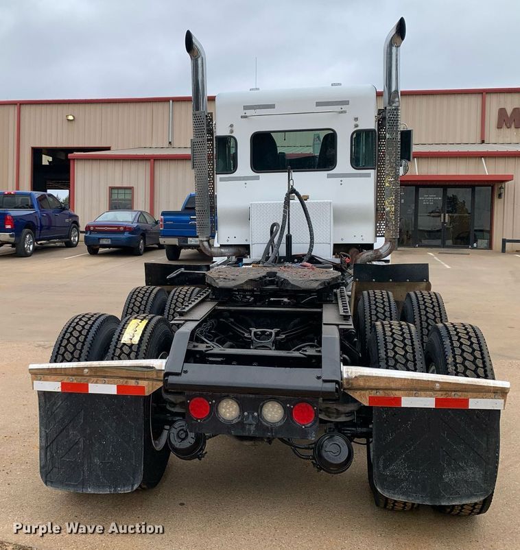 image for item DM7767 2009 Kenworth T800 semi truck