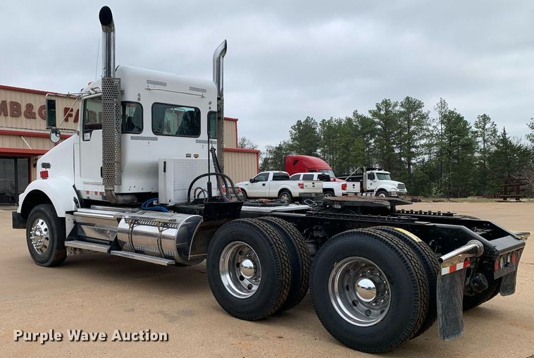 image for item DM7767 2009 Kenworth T800 semi truck
