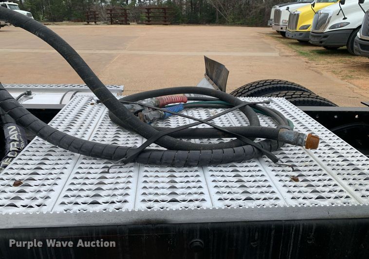 image for item DM7767 2009 Kenworth T800 semi truck