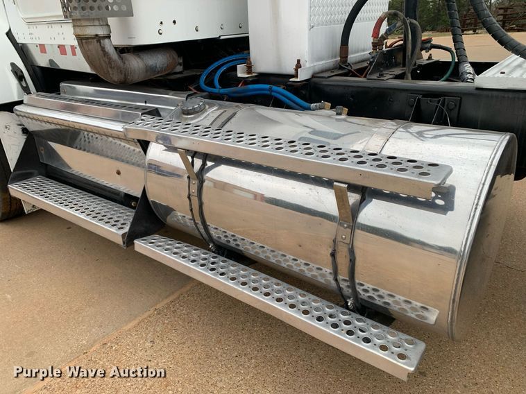 image for item DM7767 2009 Kenworth T800 semi truck