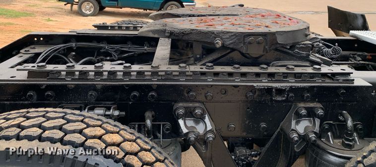 image for item DM7767 2009 Kenworth T800 semi truck