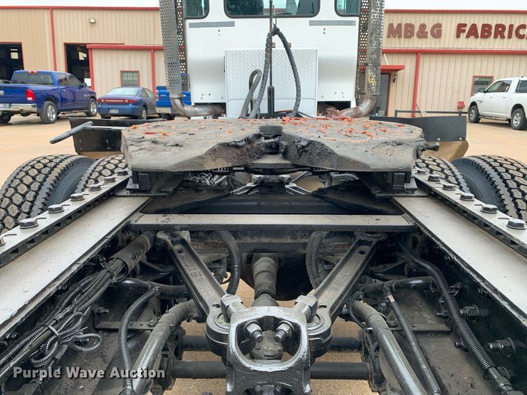 image for item DM7767 2009 Kenworth T800 semi truck