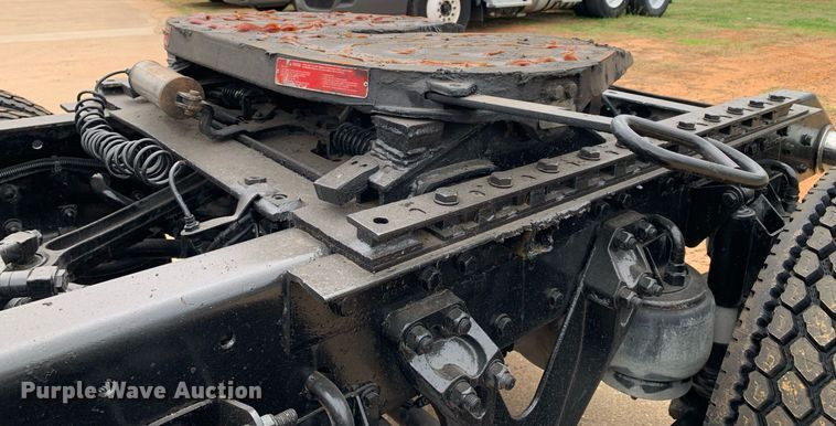 image for item DM7767 2009 Kenworth T800 semi truck