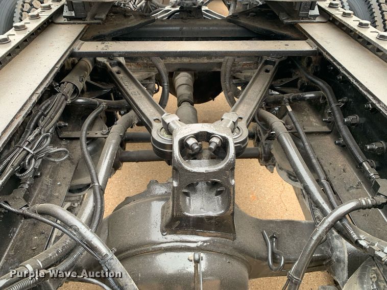 image for item DM7767 2009 Kenworth T800 semi truck