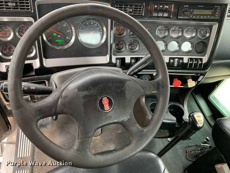 image for item DM7767 2009 Kenworth T800 semi truck