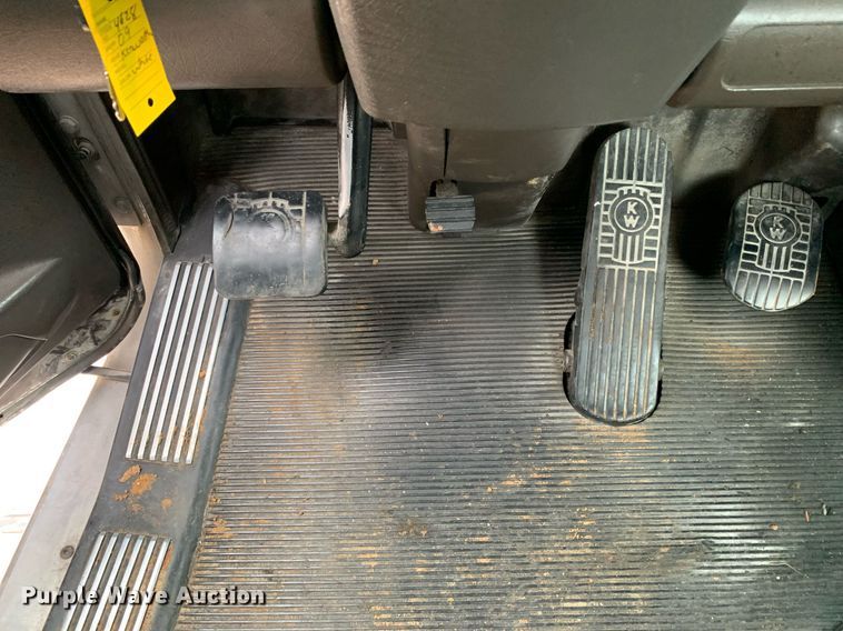 image for item DM7767 2009 Kenworth T800 semi truck