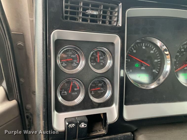 image for item DM7767 2009 Kenworth T800 semi truck