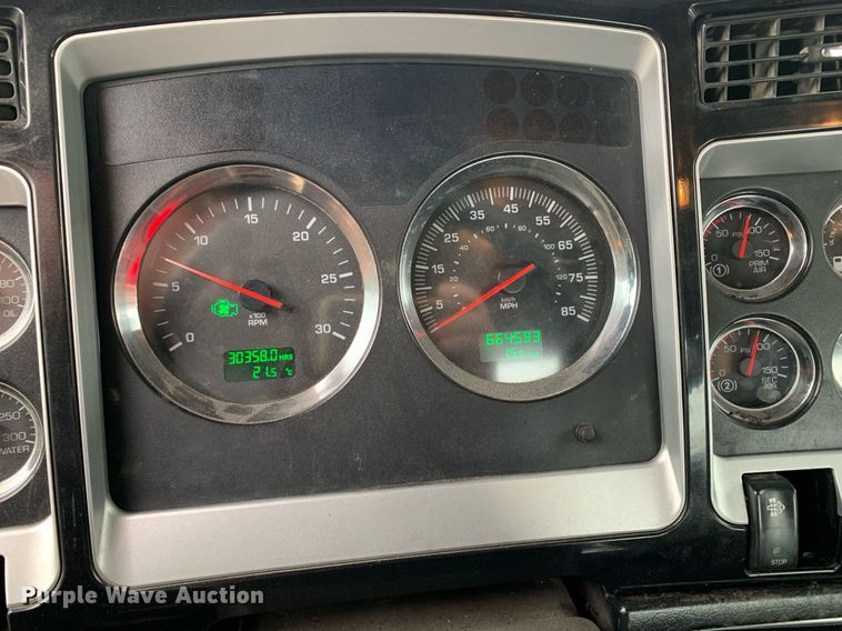 image for item DM7767 2009 Kenworth T800 semi truck