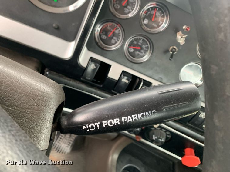 image for item DM7767 2009 Kenworth T800 semi truck