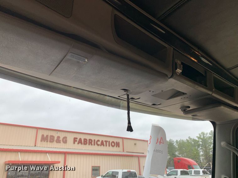 image for item DM7767 2009 Kenworth T800 semi truck