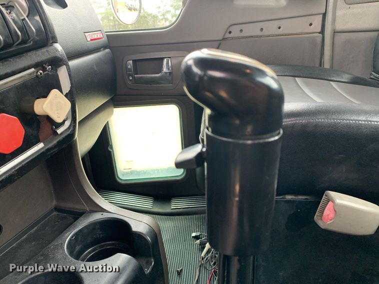 image for item DM7767 2009 Kenworth T800 semi truck