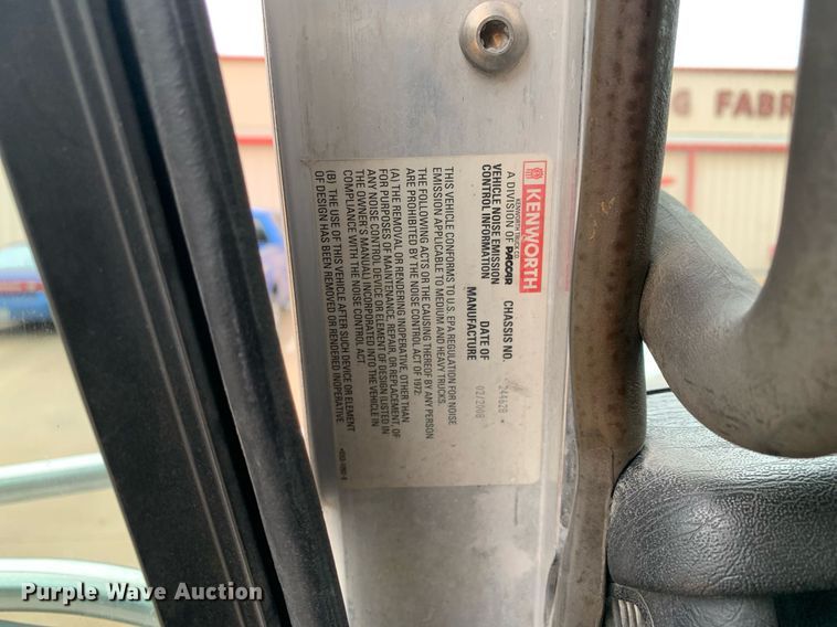 image for item DM7767 2009 Kenworth T800 semi truck