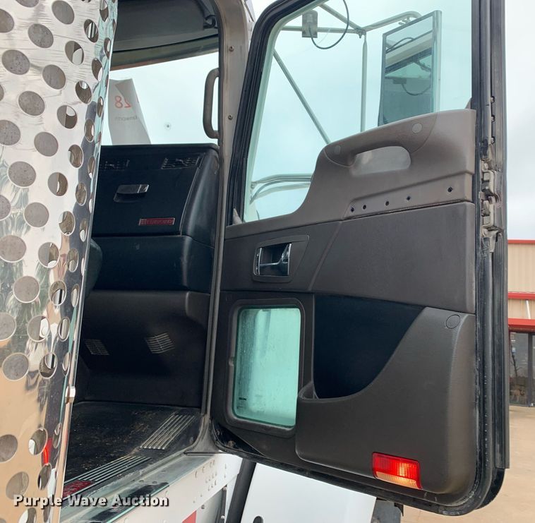 image for item DM7767 2009 Kenworth T800 semi truck