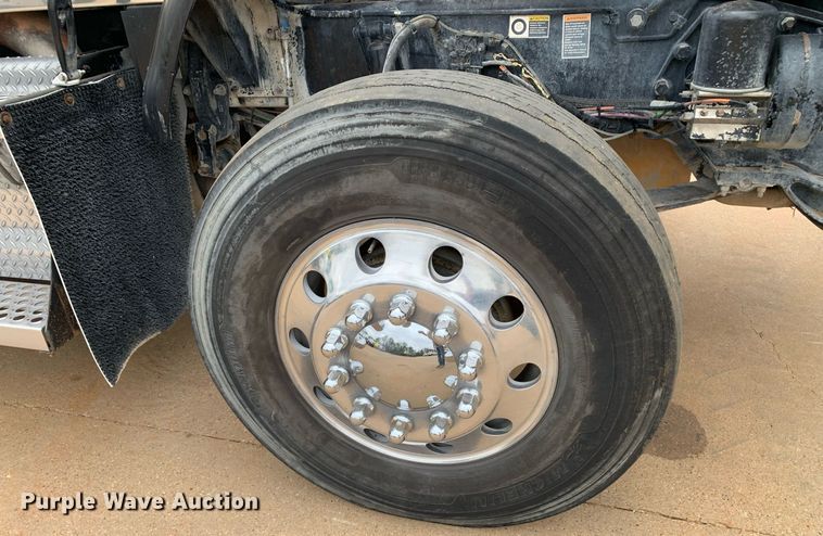 image for item DM7767 2009 Kenworth T800 semi truck