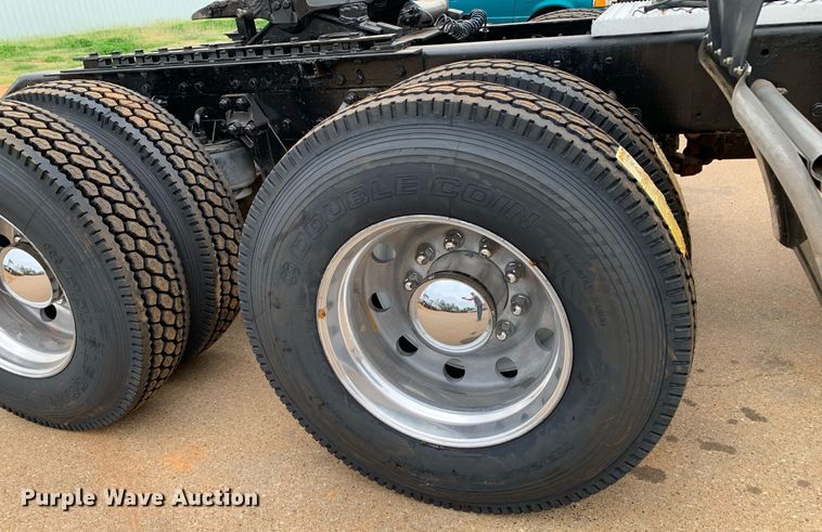 image for item DM7767 2009 Kenworth T800 semi truck