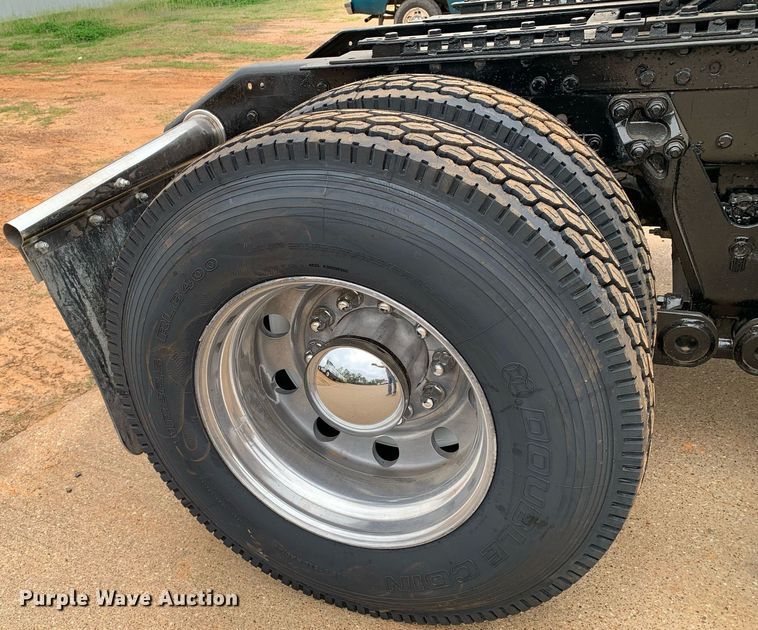 image for item DM7767 2009 Kenworth T800 semi truck