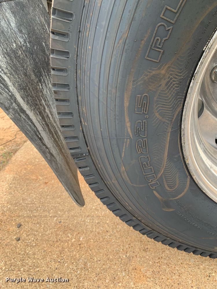 image for item DM7767 2009 Kenworth T800 semi truck