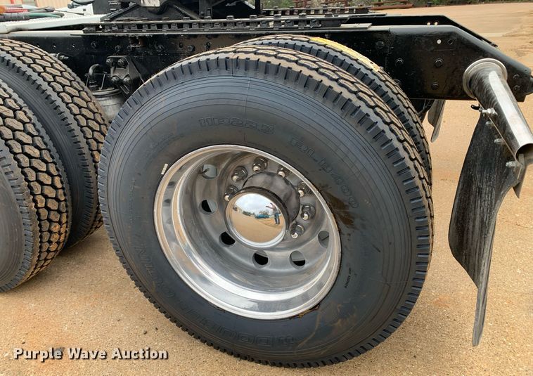 image for item DM7767 2009 Kenworth T800 semi truck