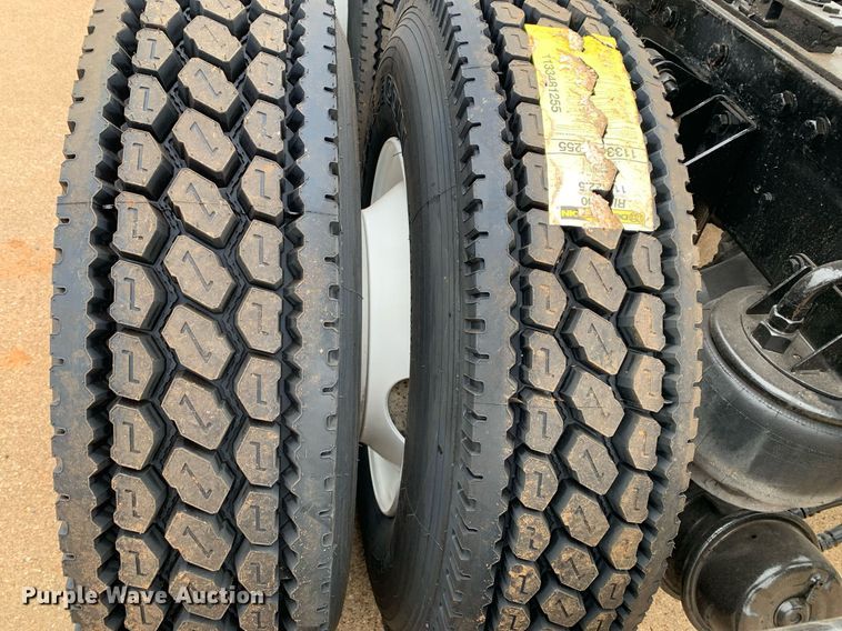 image for item DM7767 2009 Kenworth T800 semi truck