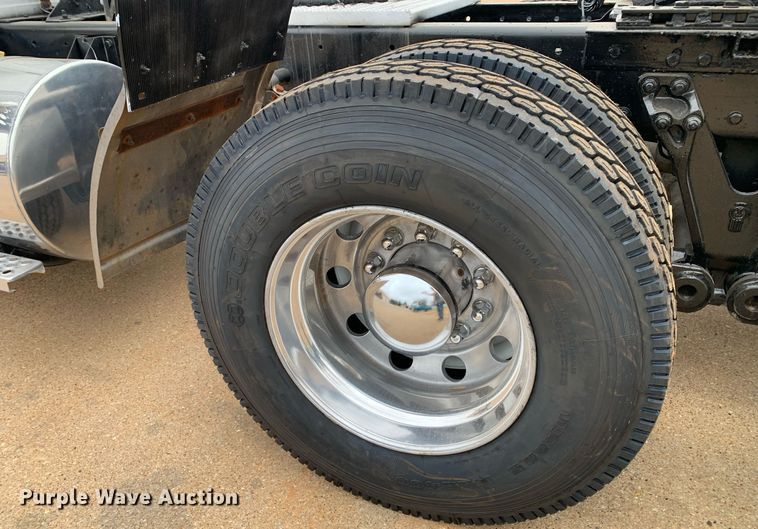 image for item DM7767 2009 Kenworth T800 semi truck