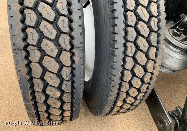 image for item DM7767 2009 Kenworth T800 semi truck