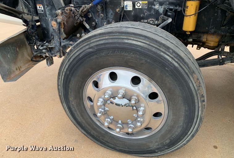 image for item DM7767 2009 Kenworth T800 semi truck