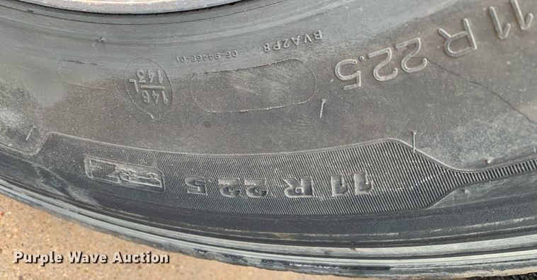 image for item DM7767 2009 Kenworth T800 semi truck