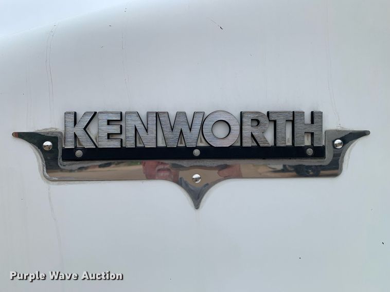 image for item DM7767 2009 Kenworth T800 semi truck