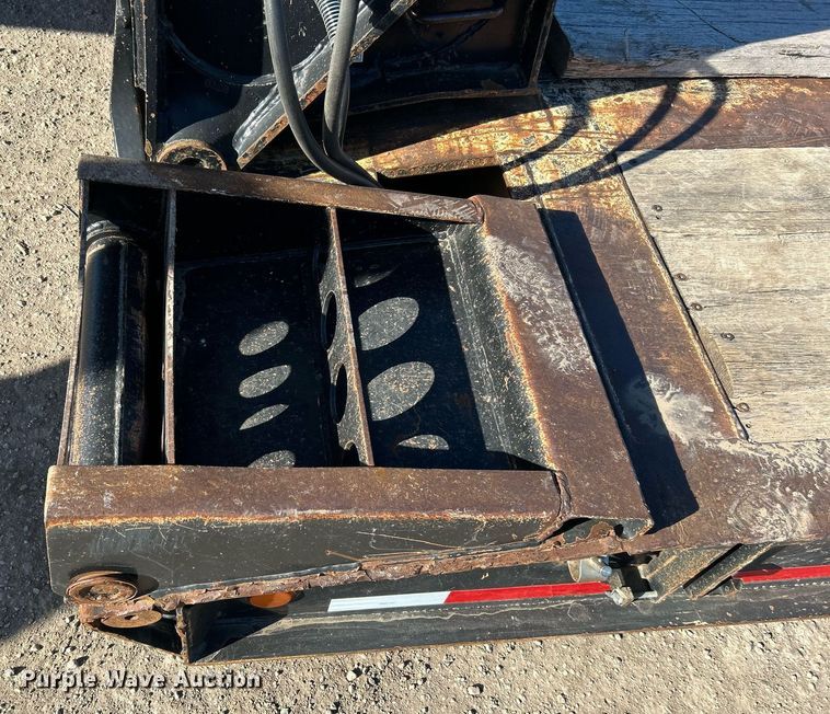 image for item DN0696 2015 Etnyre  RTN55TD3 lowboy equipment trailer