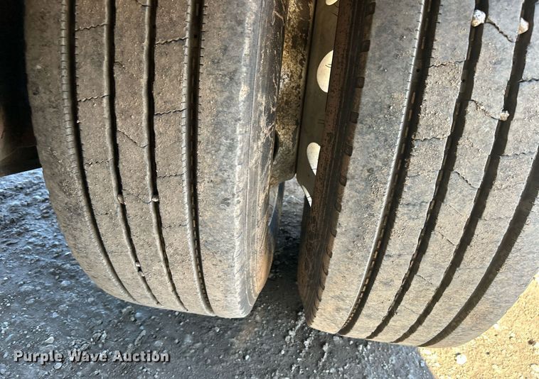 image for item DN0696 2015 Etnyre  RTN55TD3 lowboy equipment trailer