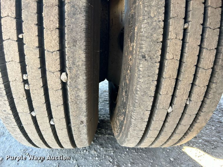 image for item DN0696 2015 Etnyre  RTN55TD3 lowboy equipment trailer