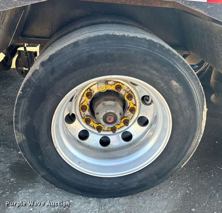 image for item DN0696 2015 Etnyre  RTN55TD3 lowboy equipment trailer